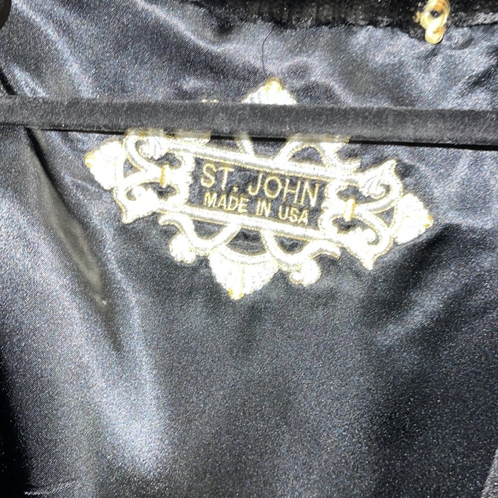 ST. John. Faux Fur coat - Picture 5 of 6